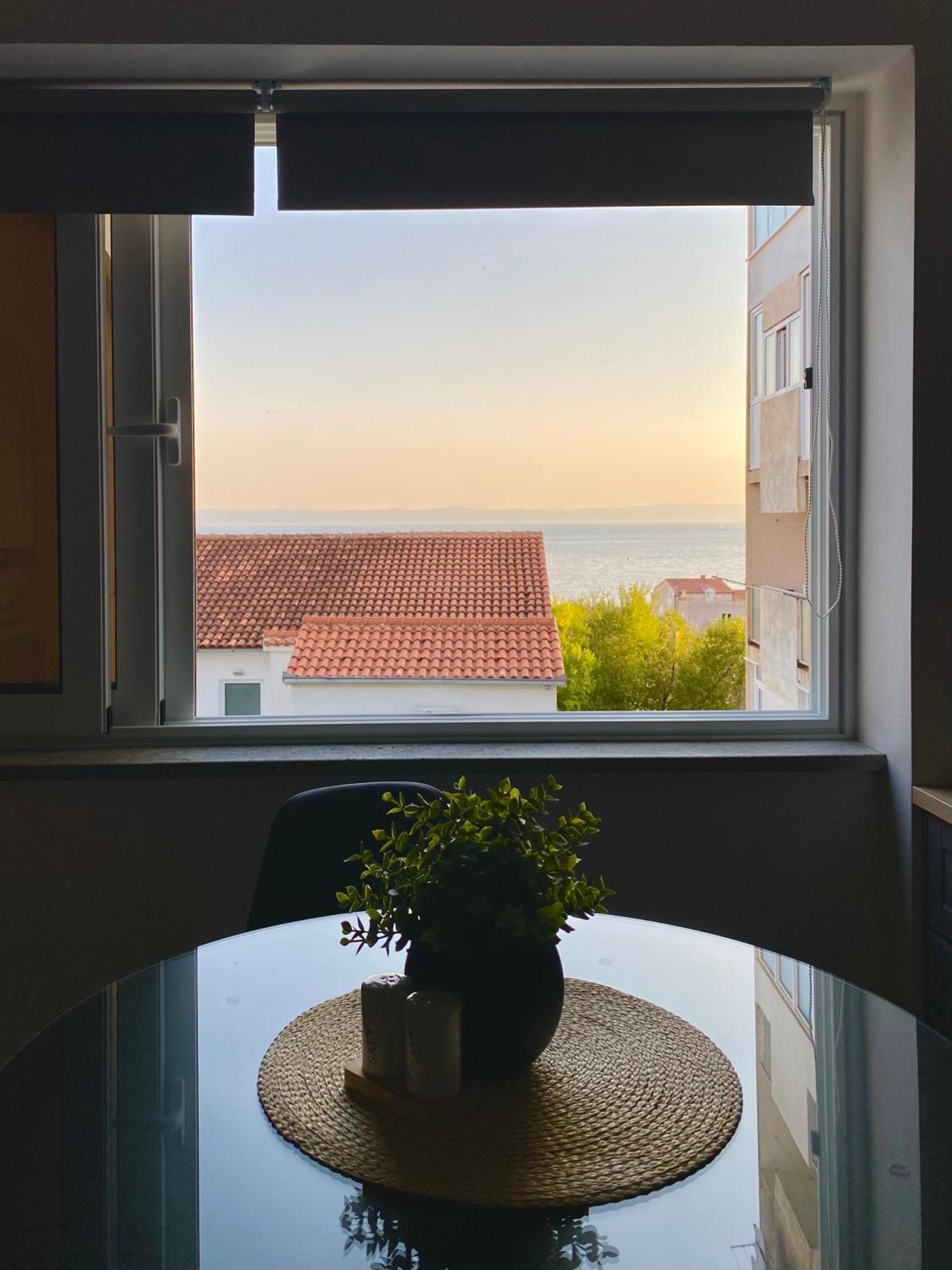 & Joy Of Life In Apartment *