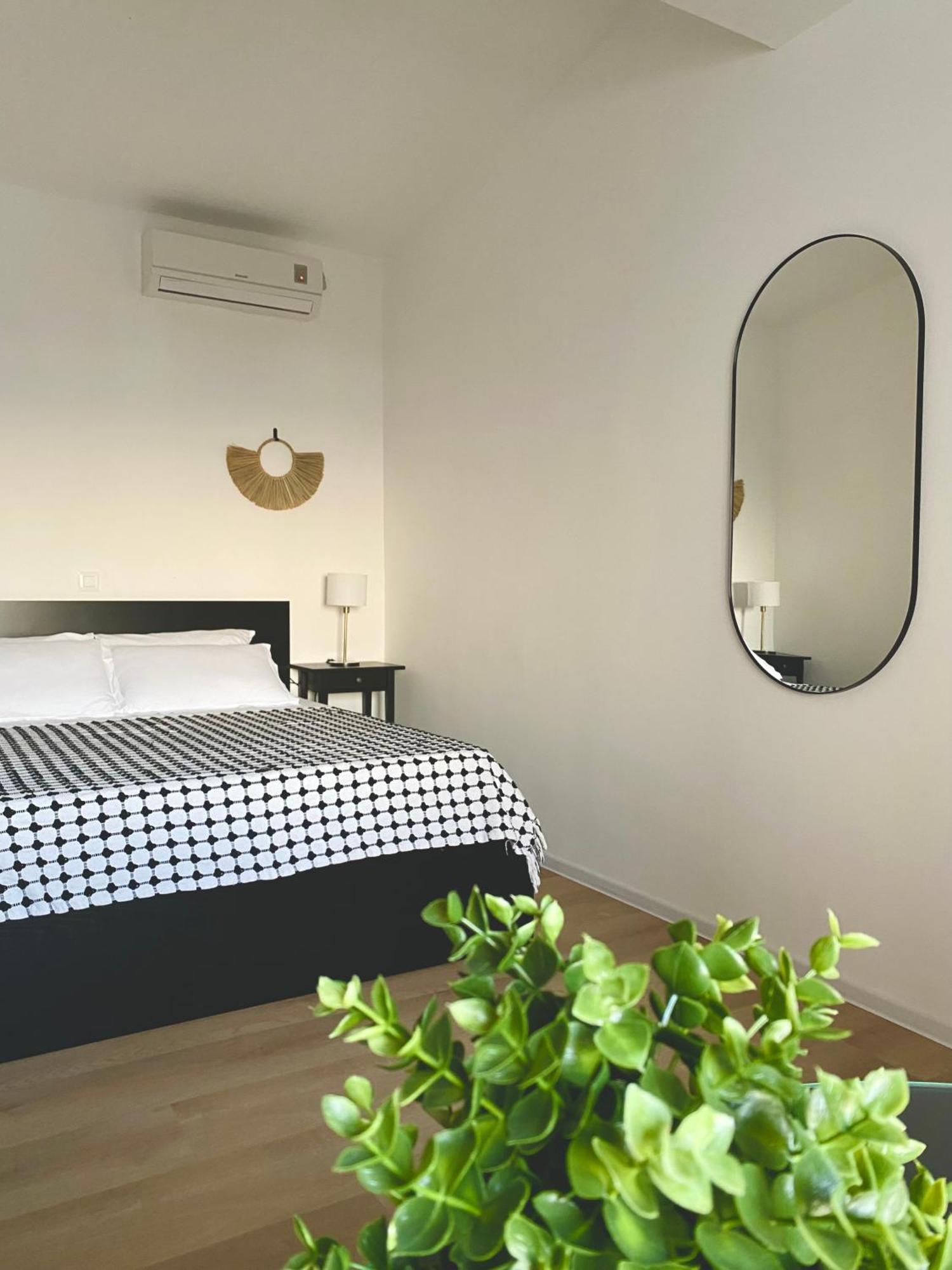 Apartment & Joy Of Life In *
