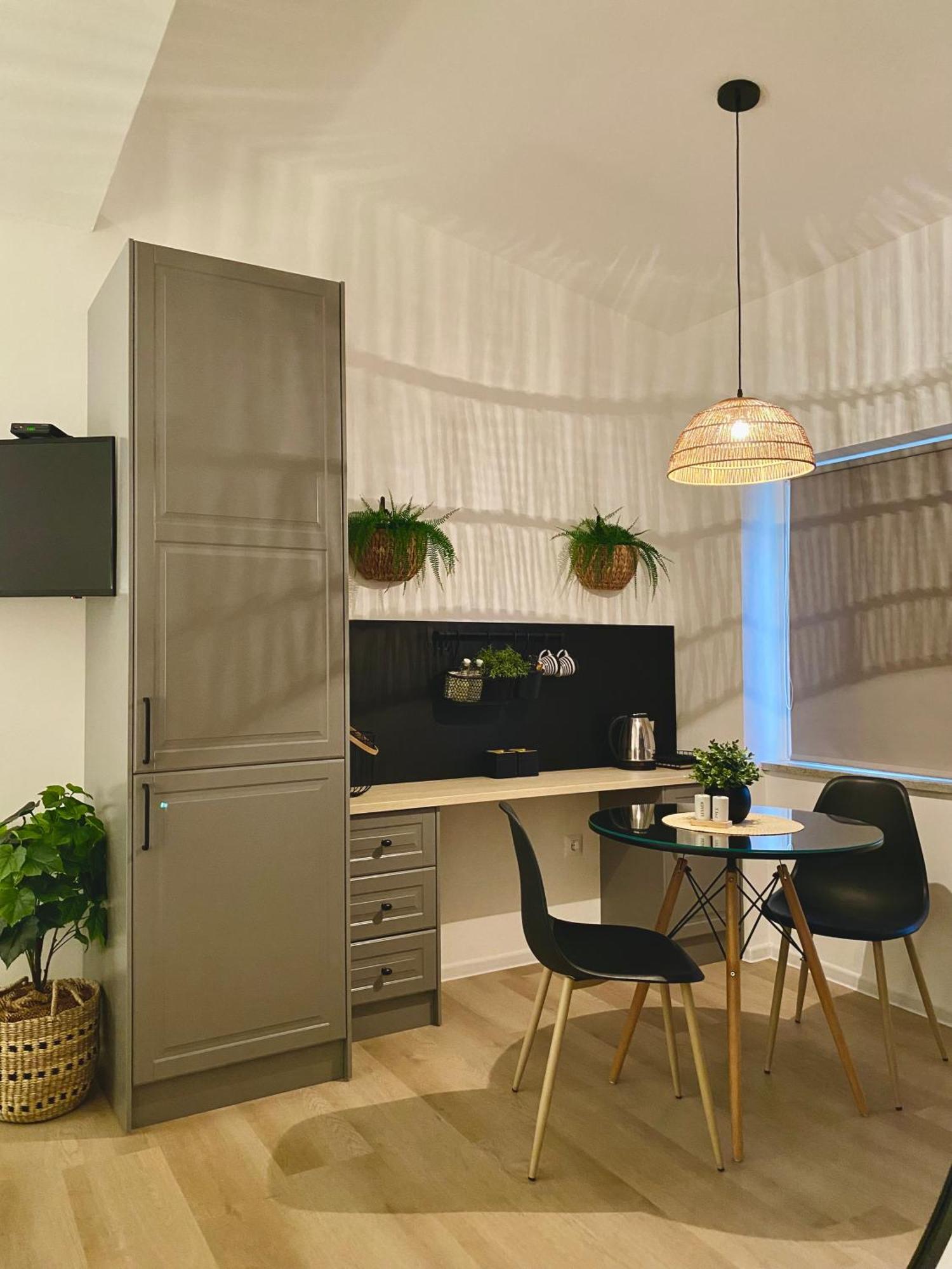 Apartment & Joy Of Life In *