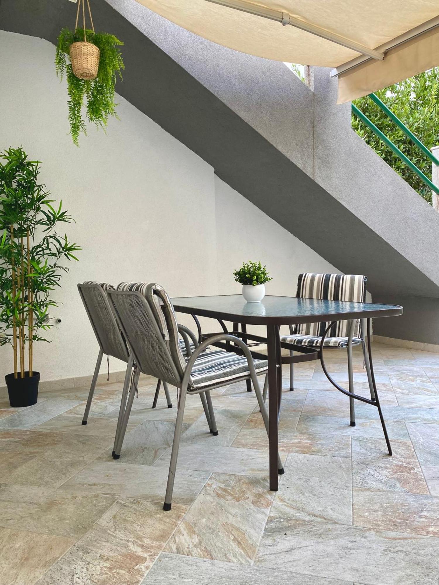 & Joy Of Life In Apartment Makarska