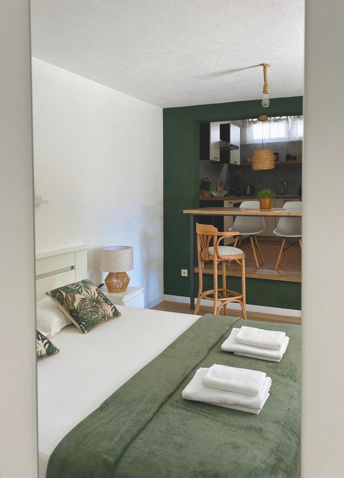 Apartment & Joy Of Life In *